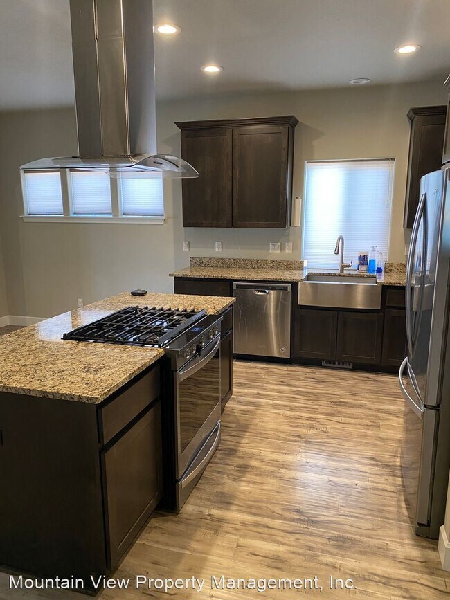 Building Photo - 4 br, 2 bath House - 2563 NW Elm Pl.