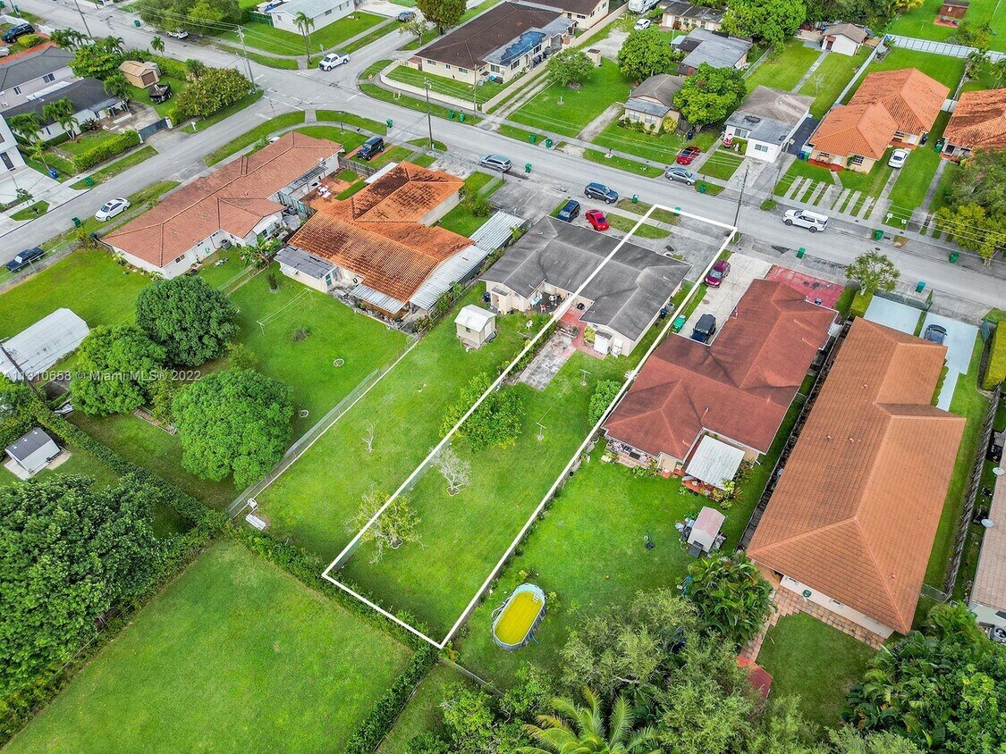 8770 SW 27th St Unit 8770, Miami, FL 33165 Room for Rent in Miami, FL