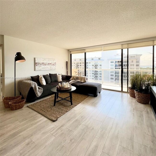 Building Photo - 5757 Collins Ave