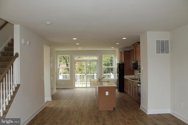 Building Photo - 10665 Hinton Wy