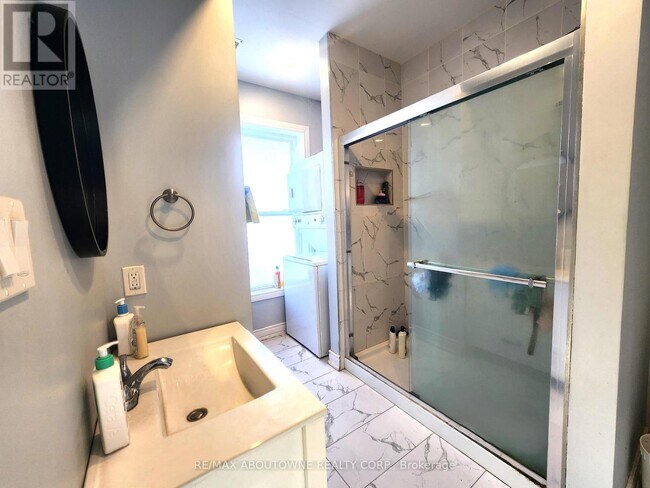 Photo du bâtiment - 498 Main St E