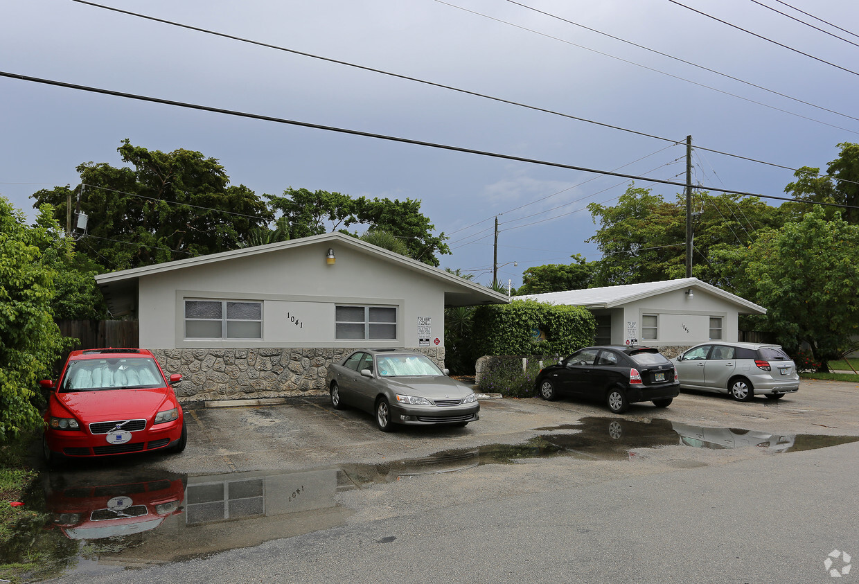 Primary Photo - La Siesta Apartments