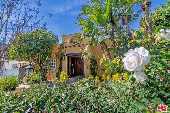 Building Photo - 543 N Las Palmas Ave