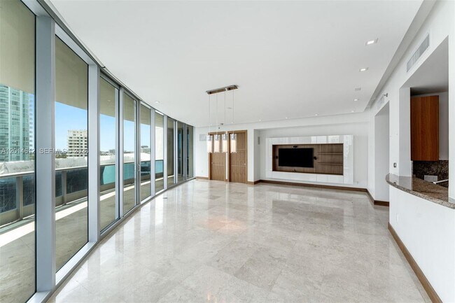Foto del edificio - 5959 Collins Ave