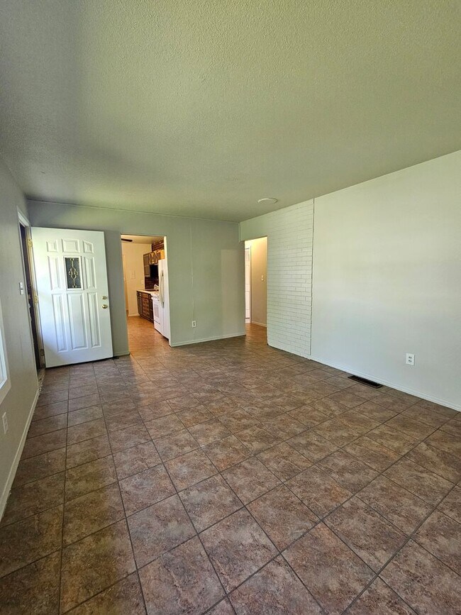 Foto del edificio - 3 BED | 1 BATH | SINGLE-LEVEL HOME | NORTH