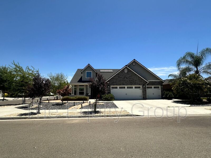 Building Photo - 2548 N Kayenta St