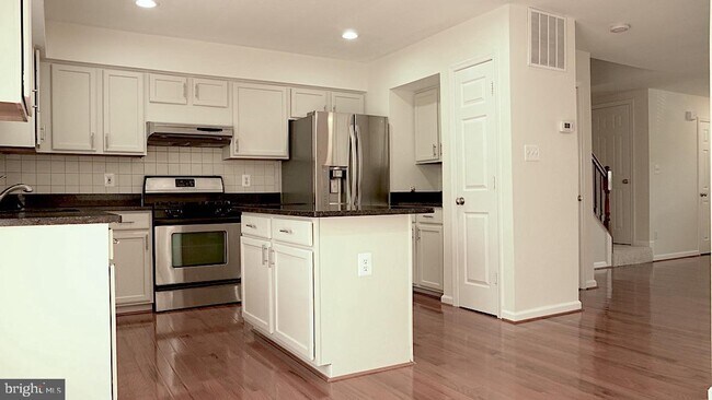 Building Photo - 43131 Gatwick Square