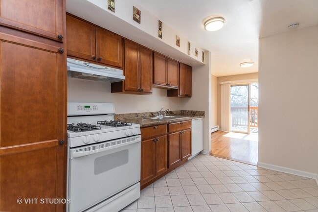 Building Photo - 758 Dempster St
