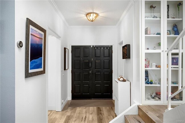 Building Photo - 13041 Moorpark Street Apt ##2, Los Angeles...
