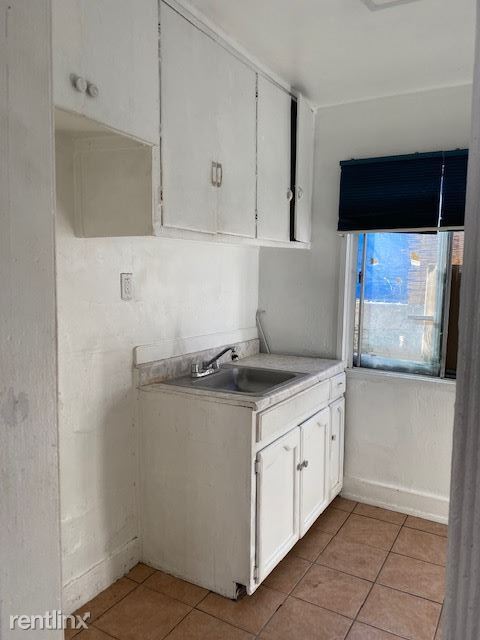 Building Photo - Studio, 1 bath House - 5721 Gage Ave Apt 2W