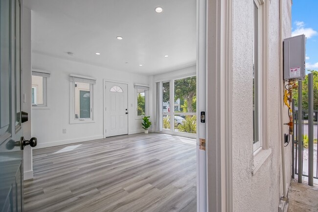 Building Photo - 1217 9th St