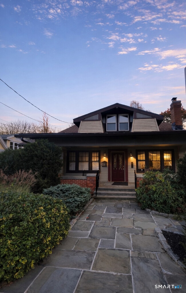 Building Photo - 466 Derby Ave