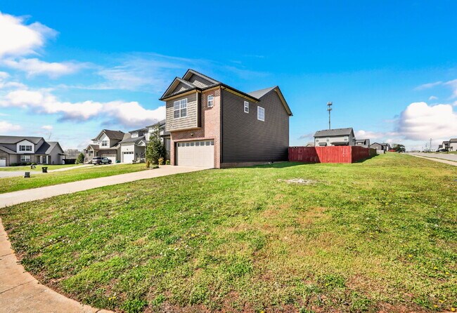 Foto del edificio - Close to Fort Campbell and MOVE IN READY!