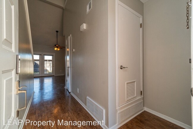Building Photo - 2 br, 2 bath House - 4541 Bermuda Dr.