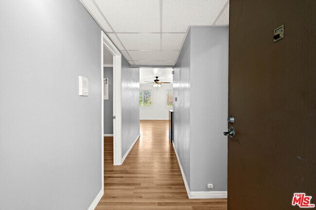 Foto del edificio - 12801 Moorpark St