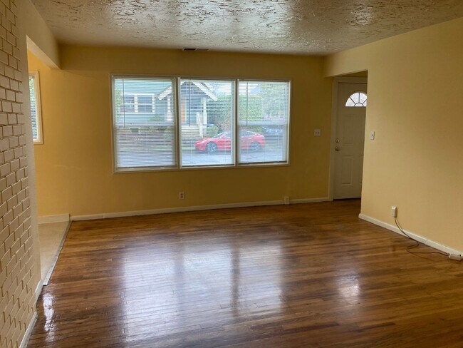 Photo - Charming Bungalow in Roselawn – Available ... House