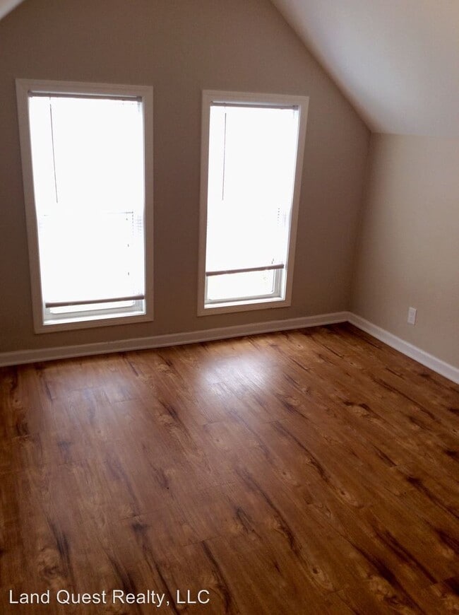 Building Photo - 1 br, 1 bath Apartment - 1927 60th St.