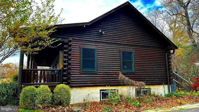 Foto del edificio - 18304 Hawkins Rd