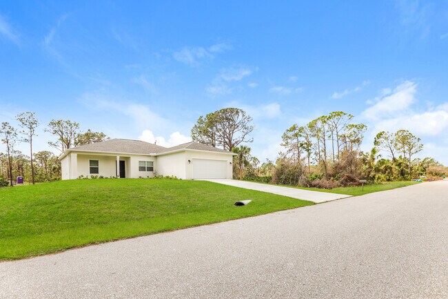 Foto del edificio - 17457 Waco Ave, Port Charlotte, FL