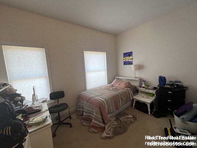 Foto del edificio - 8-10 Glencoe St. Unit 5