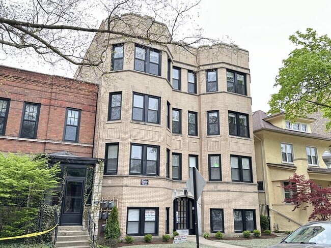 Building Photo - 2171 W Wilson Ave