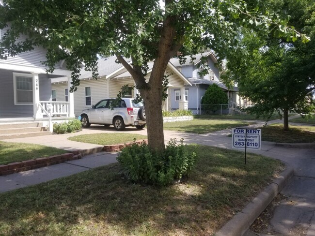 Foto del edificio - 244 N Dodge Ave