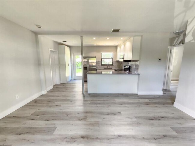 Foto del edificio - 1325 NW 11th Ct