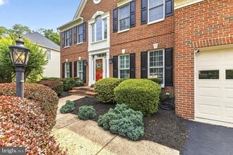 Building Photo - 8147 Cancun Ct