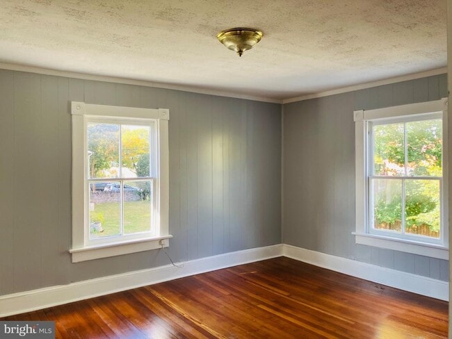 Building Photo - 20 W Clifford St