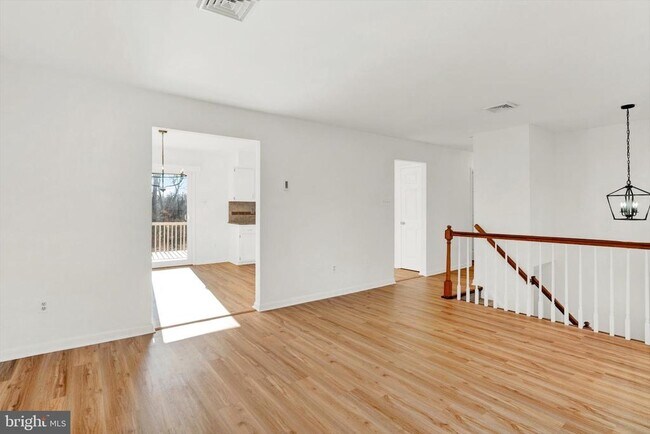 Foto del edificio - 5400 Curly Hill Rd