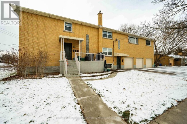 Photo du bâtiment - 230 Sherwood Ave