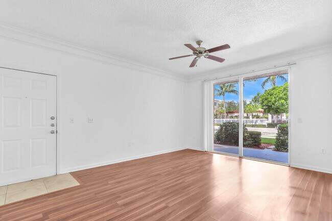 Foto del edificio - 3110 Myrtlewood Cir E