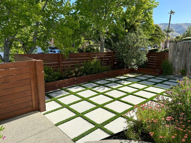 Foto del edificio - Updated 3 bedroom 2.5 bath with yard