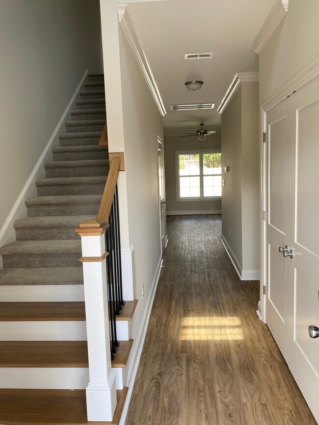 Foto del edificio - 701 Henry Ln