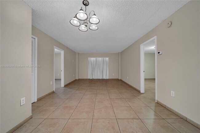 Foto del edificio - 4801 NW 7th St