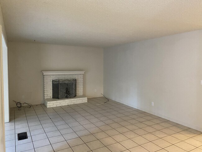 Building Photo - 2212 Vera Cruz Dr