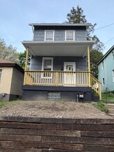 Building Photo - 1713 Scott St