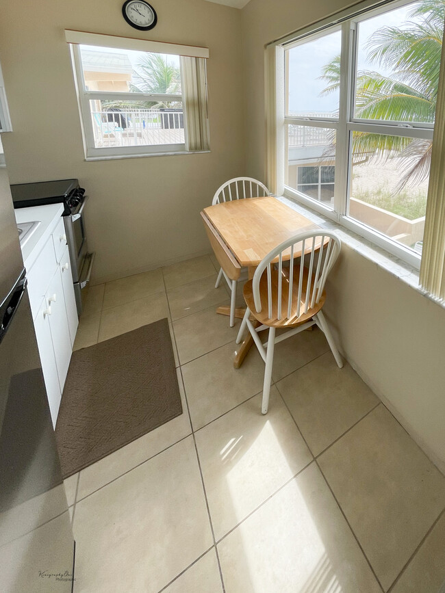 Eat in kitchen area - 4520 El Mar Dr