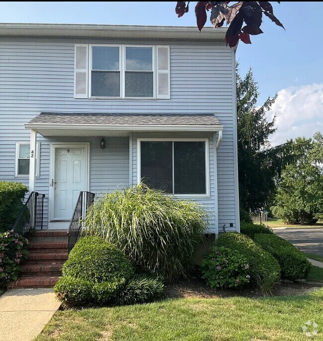 Beaver Brook Run Apartments for Rent with Extra Storage Jamesburg, NJ