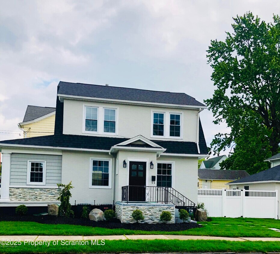 Foto principal - 1630 Clay Ave