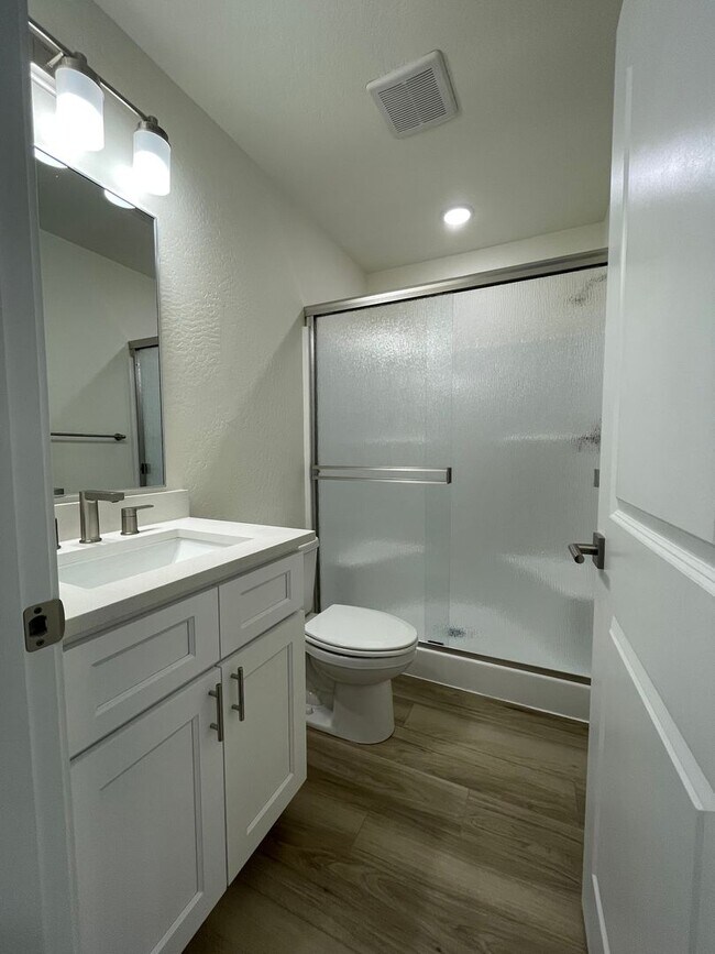 Building Photo - 410 4th St