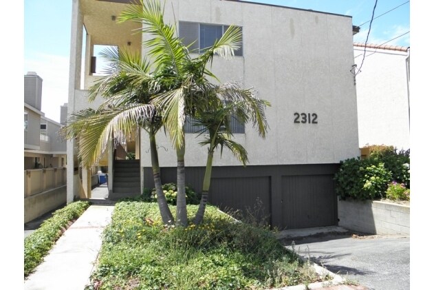 Building Photo - 2312 Vanderbilt Ln