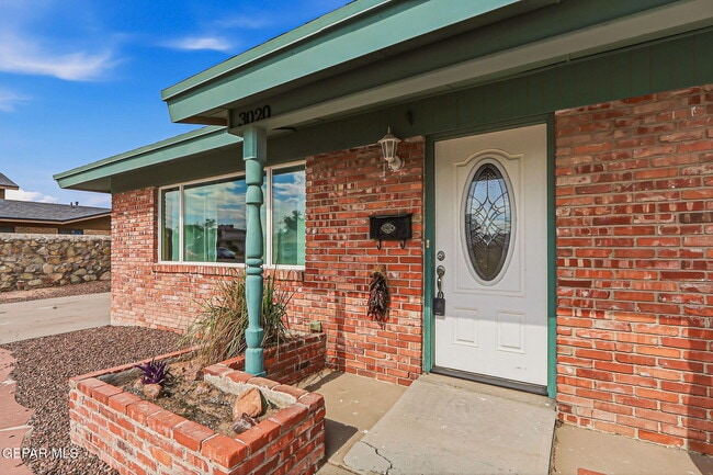 Building Photo - 3020 Wedgewood Dr