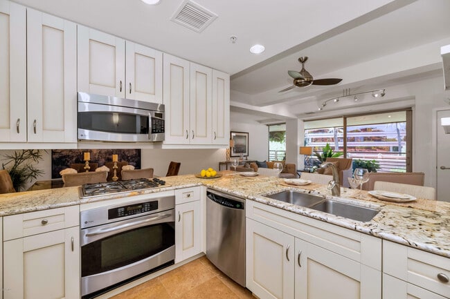 Building Photo - 7161 E Rancho Vista Dr