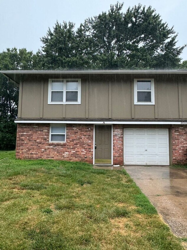 300 NE Westwind Dr, Lee's Summit, MO 64086 Townhome Rentals in Lee's