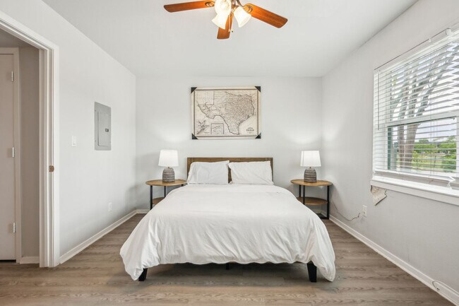 Foto del edificio - 8902 Park Ln