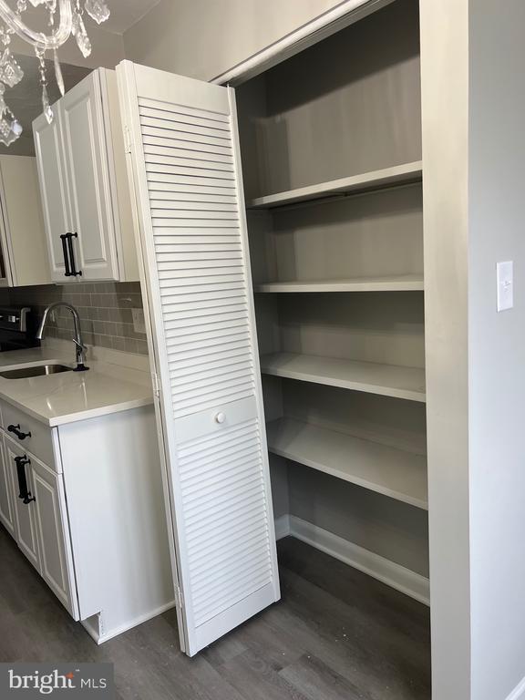 Foto del edificio - 406 Essexwood Ct