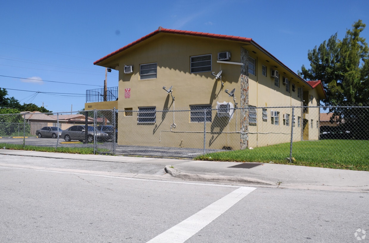 Building Photo - 2201 NW 30 St