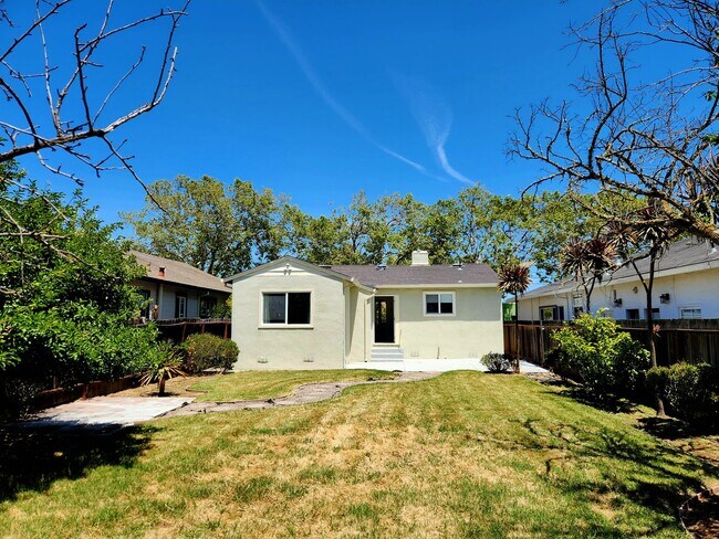 Building Photo - Lovely 2 bedroom home in San Mateo