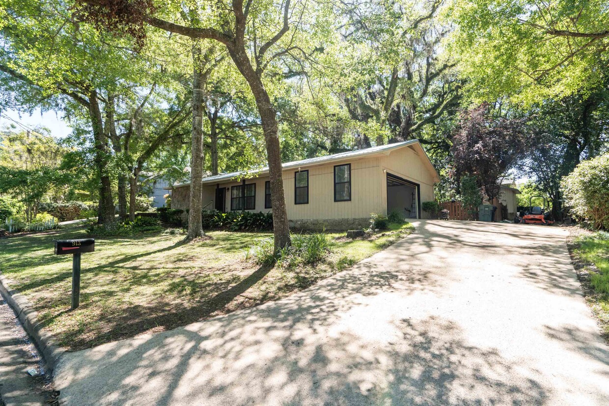 Primary Photo - 913 Blackwood Ave